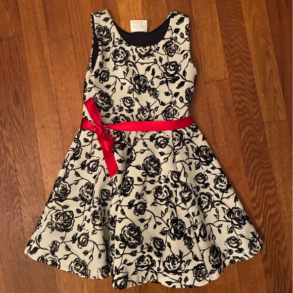 Knitworks Black and White Floral Swaddle - Picture 1 of 2